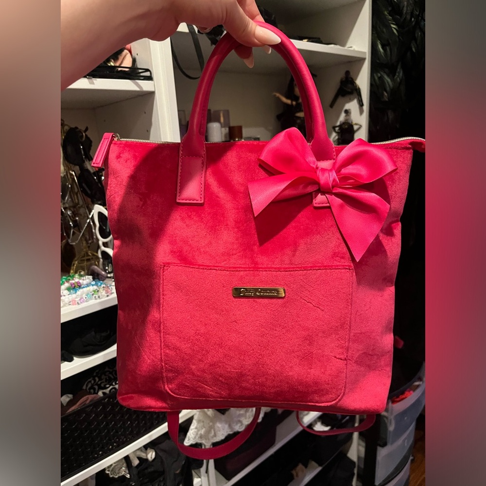 Juicy Couture pink velour bag / backpack with bow and gold accents 💗